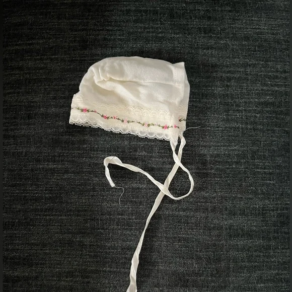 Lot of vintage 70s/80s doll clothes. Probably not haunted. - Picture 3 of 7